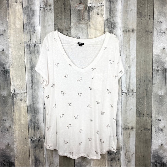 Torrid White Unicorn Classic Pocket Tee Size 1 - Picture 3 of 8